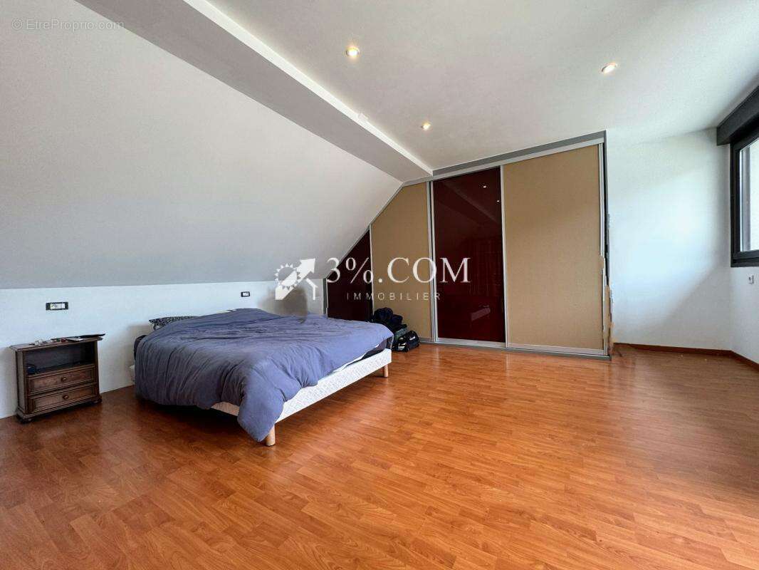 3%COM Belle maison avec 4 chambres- piscine et double garage - photo 9