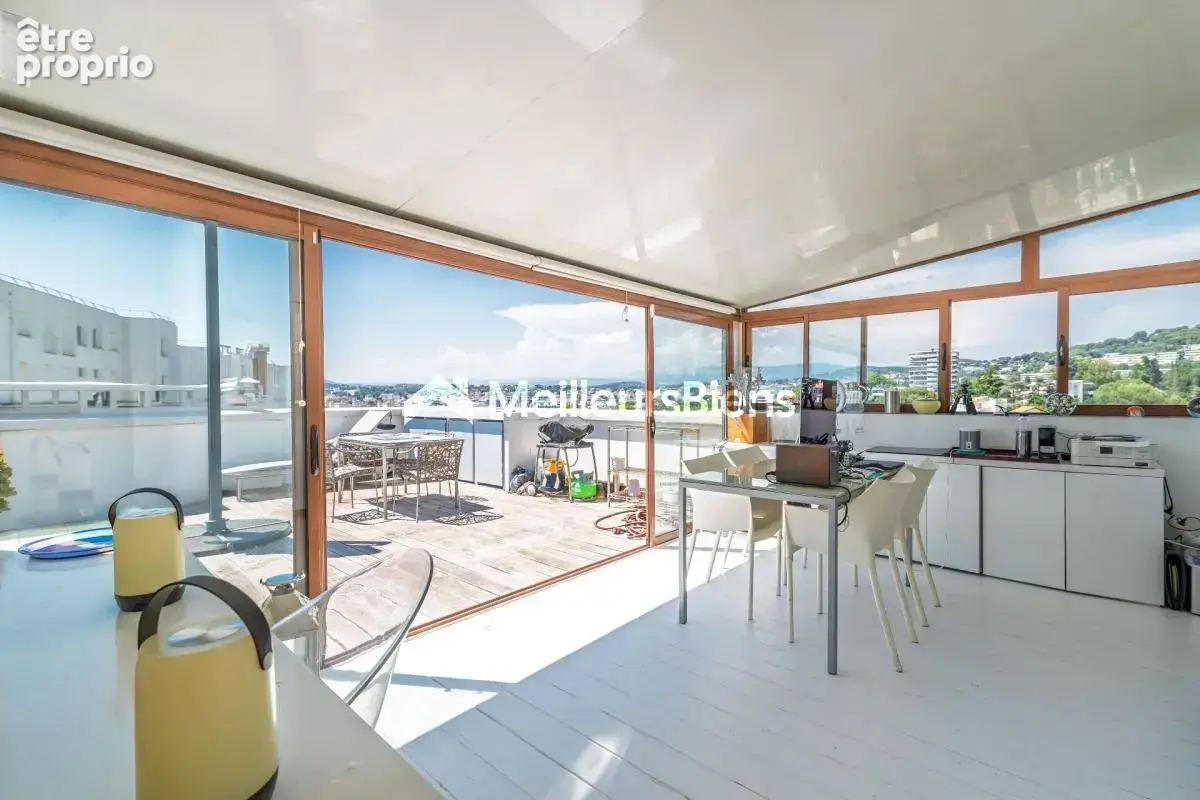 Cannes bas Montfleury : Duplex en penthouse avec grand roof-top et très belle vue mer - photo 17