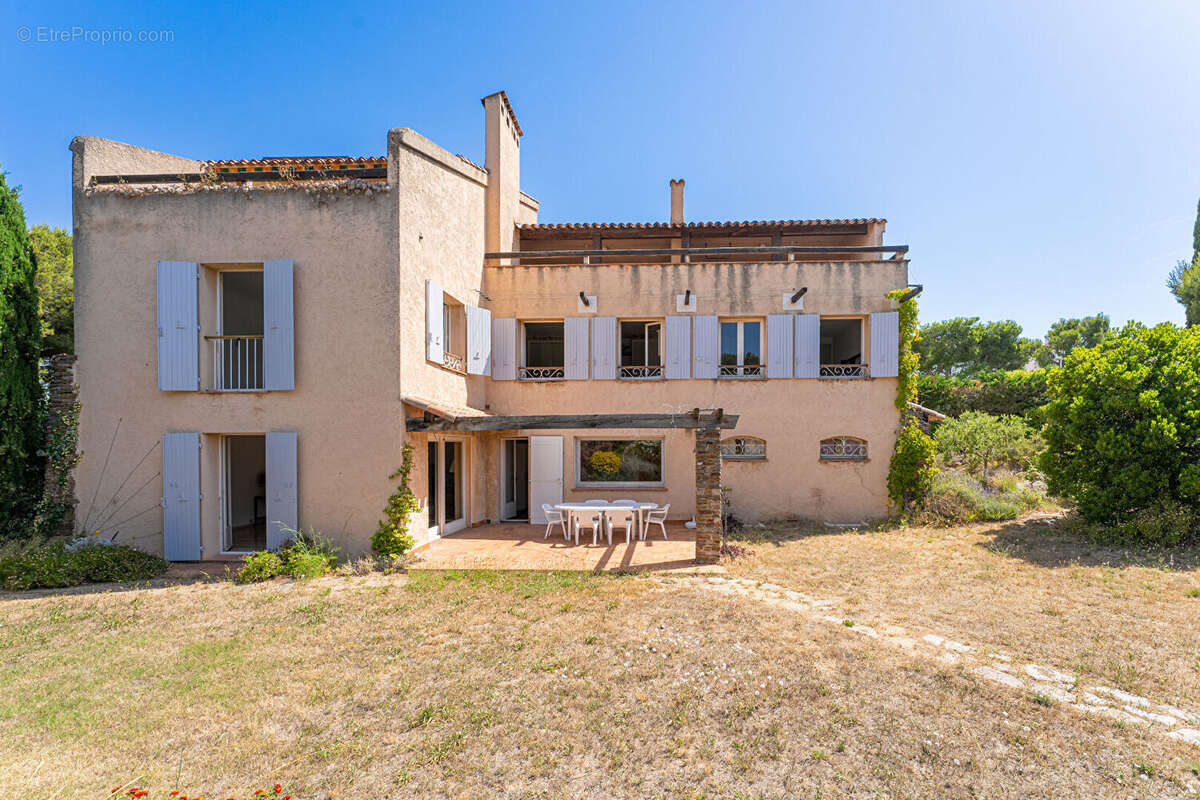 A VENDRE - Maison BARQUEROUTE  bord de mer - Carry Le Rouet 7 pièce(s) 350 m2 - photo 2