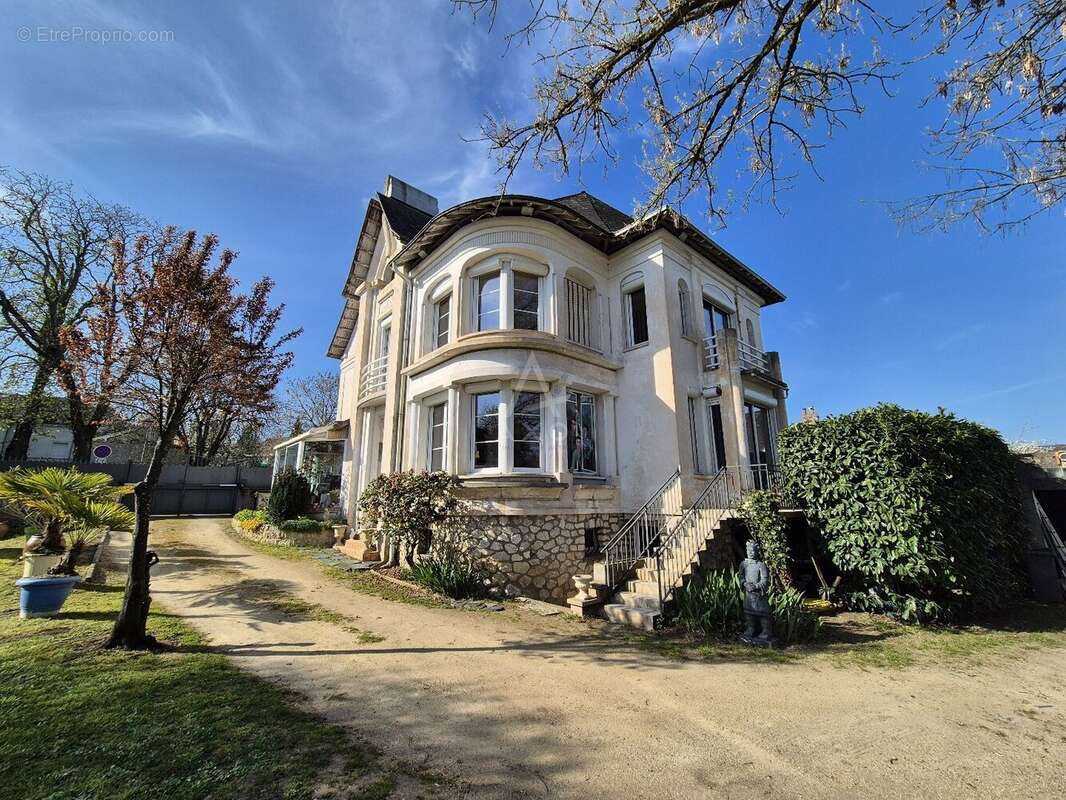 Maison à LONGUE-JUMELLES