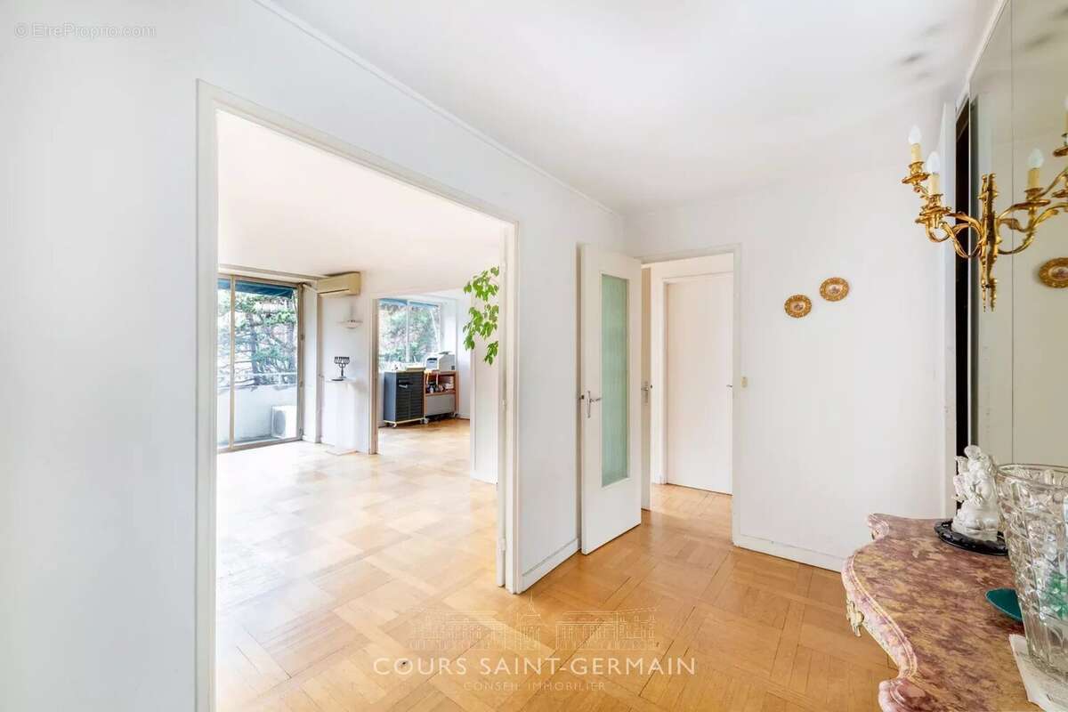 Appartement à PARIS-16E