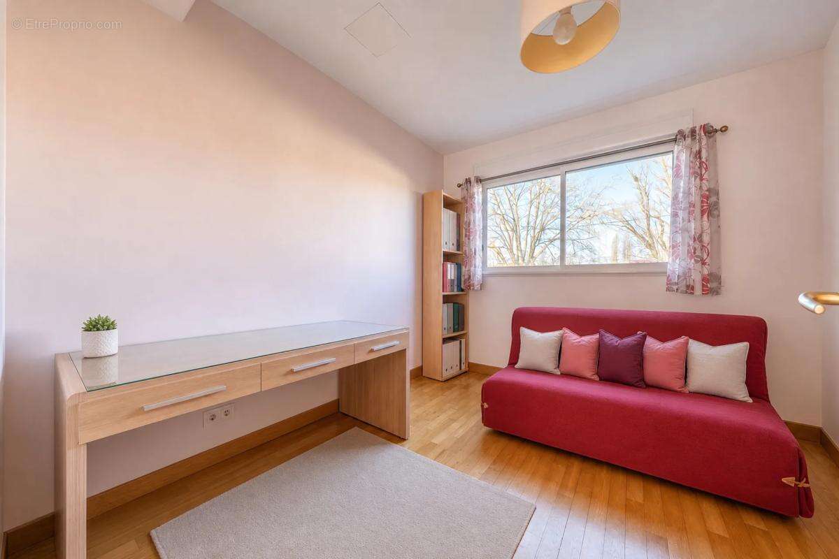 Maison lumineuse de 196 m² à Cubzac-les-Ponts - photo 7