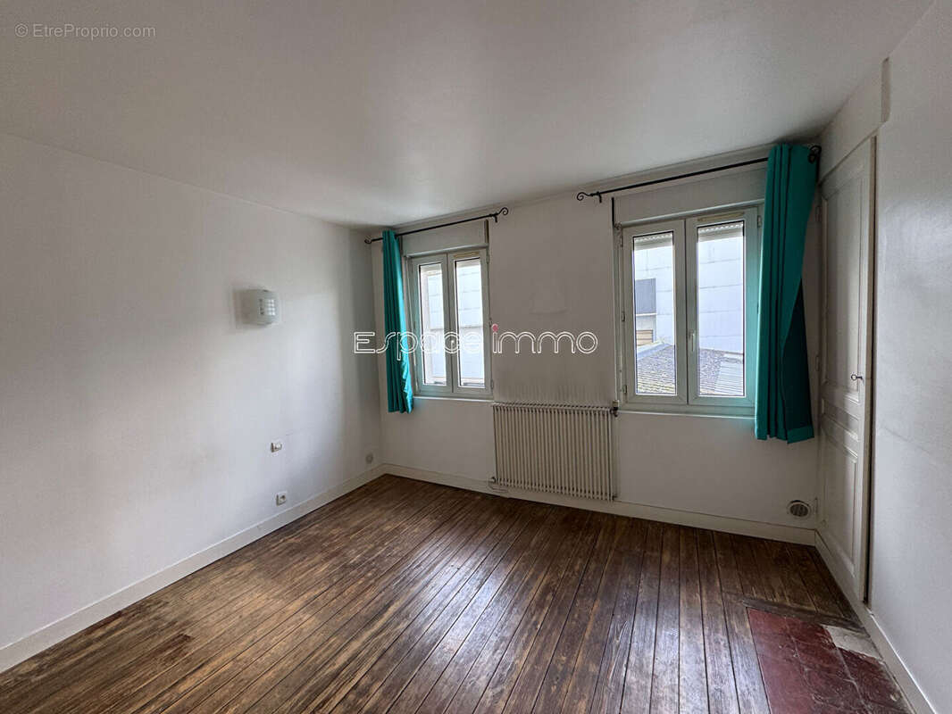 Commerce à DEVILLE-LES-ROUEN