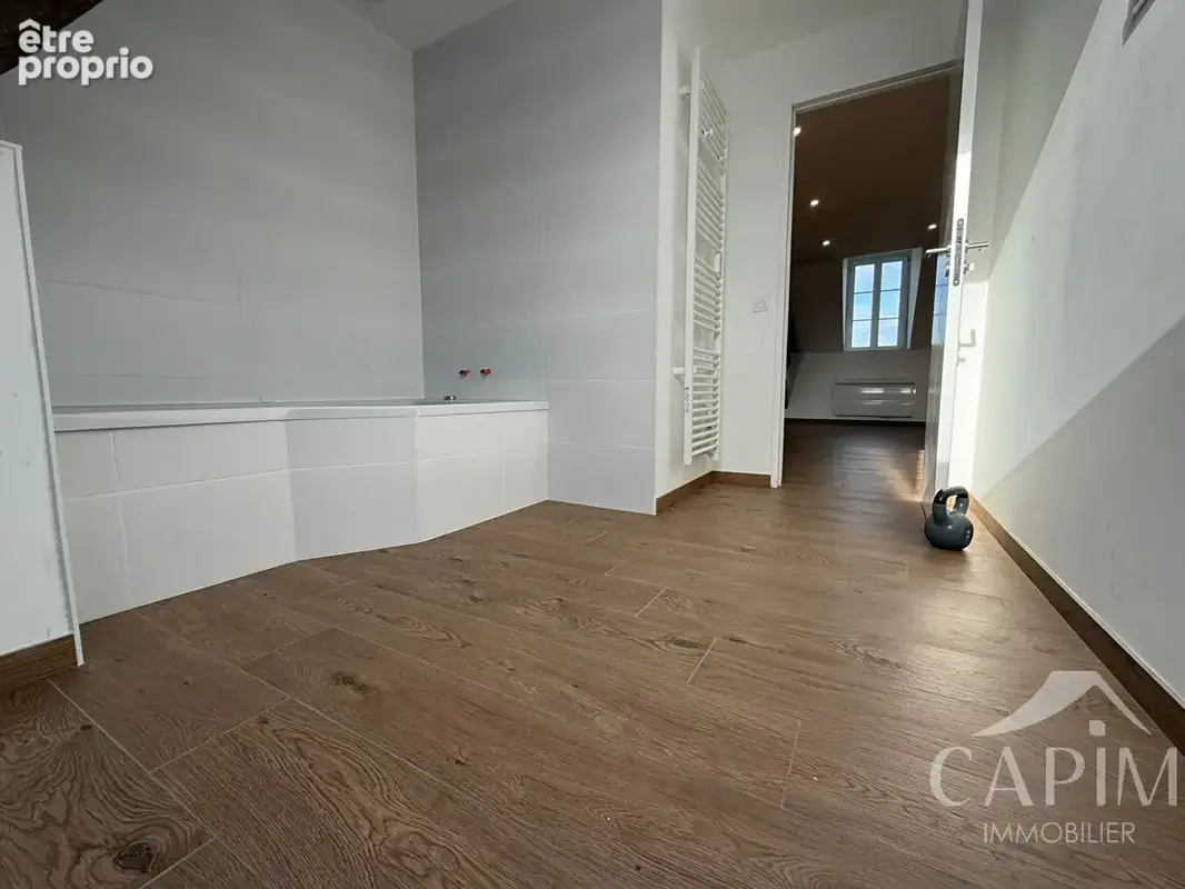 Appartement Fougeres Centre Ville en duplex 4 pièce(s) - 97.94M² HAB- 5 Pièces - 3Ch. + Bureau- Cave-136,12M² au sol - photo 10