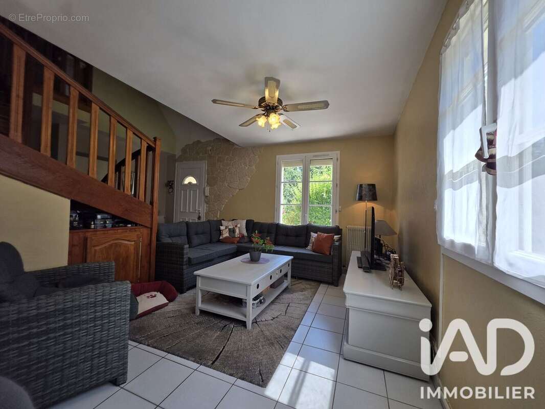 Maison 120 m² à Saint-Etienne-De-Chigny  - photo 2