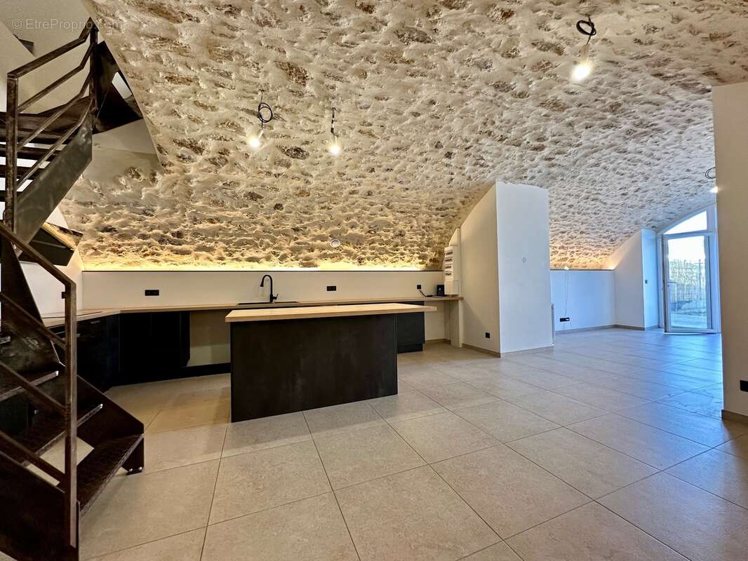 Duplex 100 m2 en rez-de-jardin à vendre 3 pièces FORGES LES BAINS (91) - photo 3