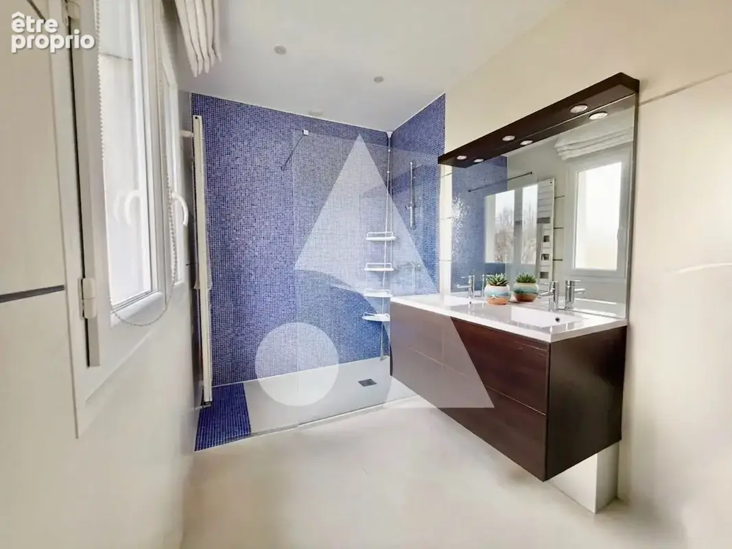 Les Muriers, Magnifique Maison 5 pièces de 150 m2 - photo 6