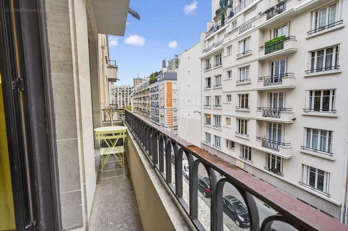 Appartement à PARIS-16E