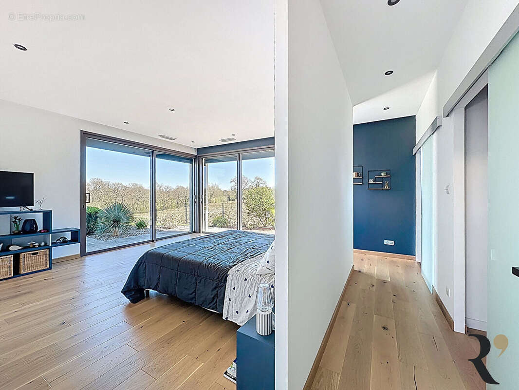 Maison à SAINT-PIERRE-DE-LAGES