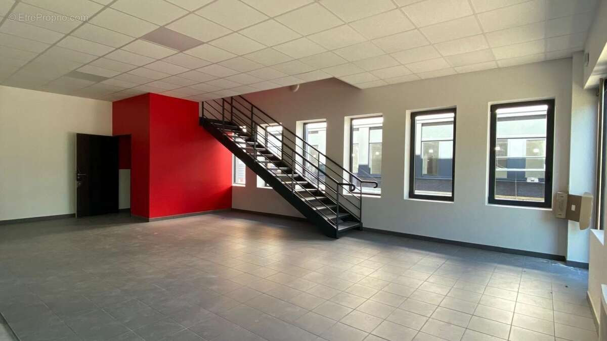 Commerce 360 m² à Marines  - photo 9
