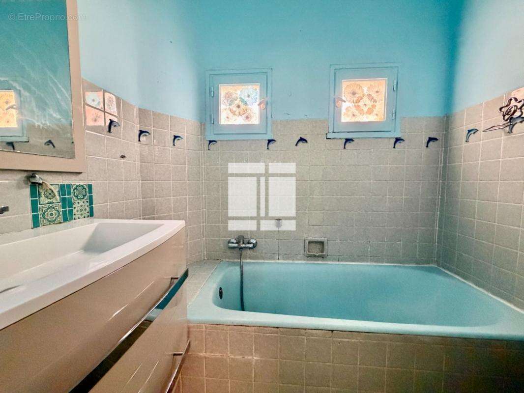 Appartement T4 de 86 m² à vendre – Centre de Calvi - photo 9