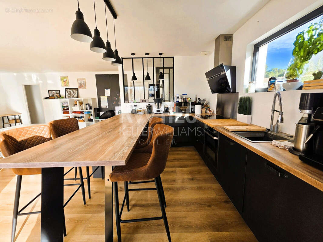 Maison 117 m² à Saint-Chamas  - photo 4