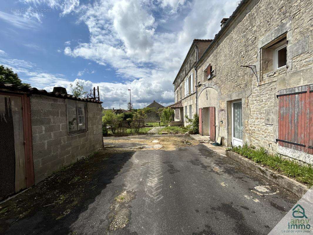 A vendre - ferme charentaise - verdille 14kms de rouillac - - photo 16