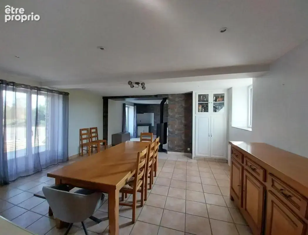 Maison en pierre sur un magnifique terrain arboré avec son plan d'eau - photo 3