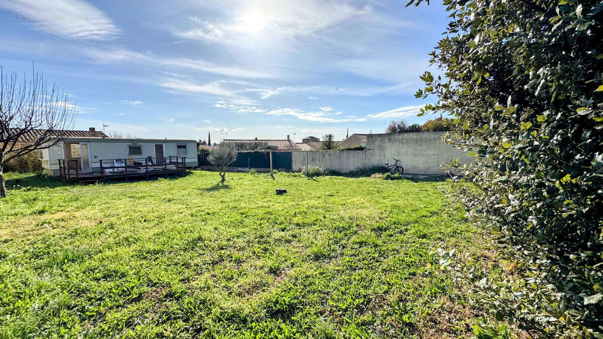 Terrain à POURRIERES