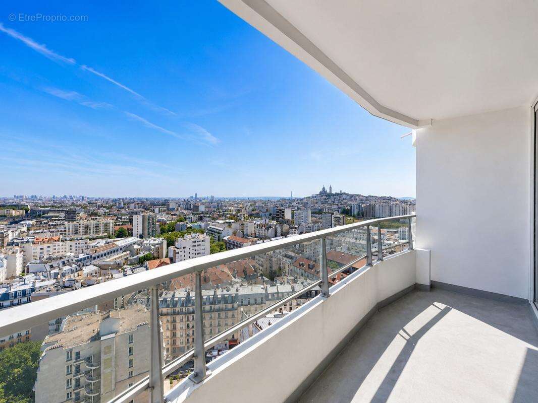 Appartement Rénové avec balcon Vue Panoramique - Quartier Chapelle, Paris - photo 3