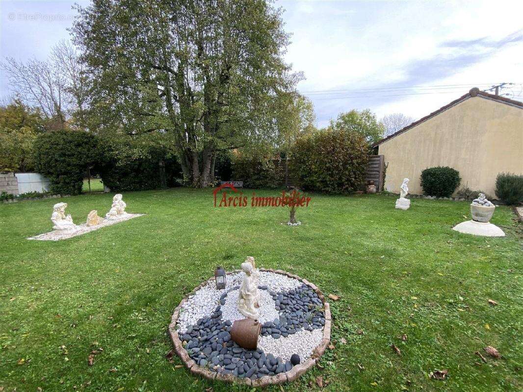 Maison à MAILLY-LE-CAMP