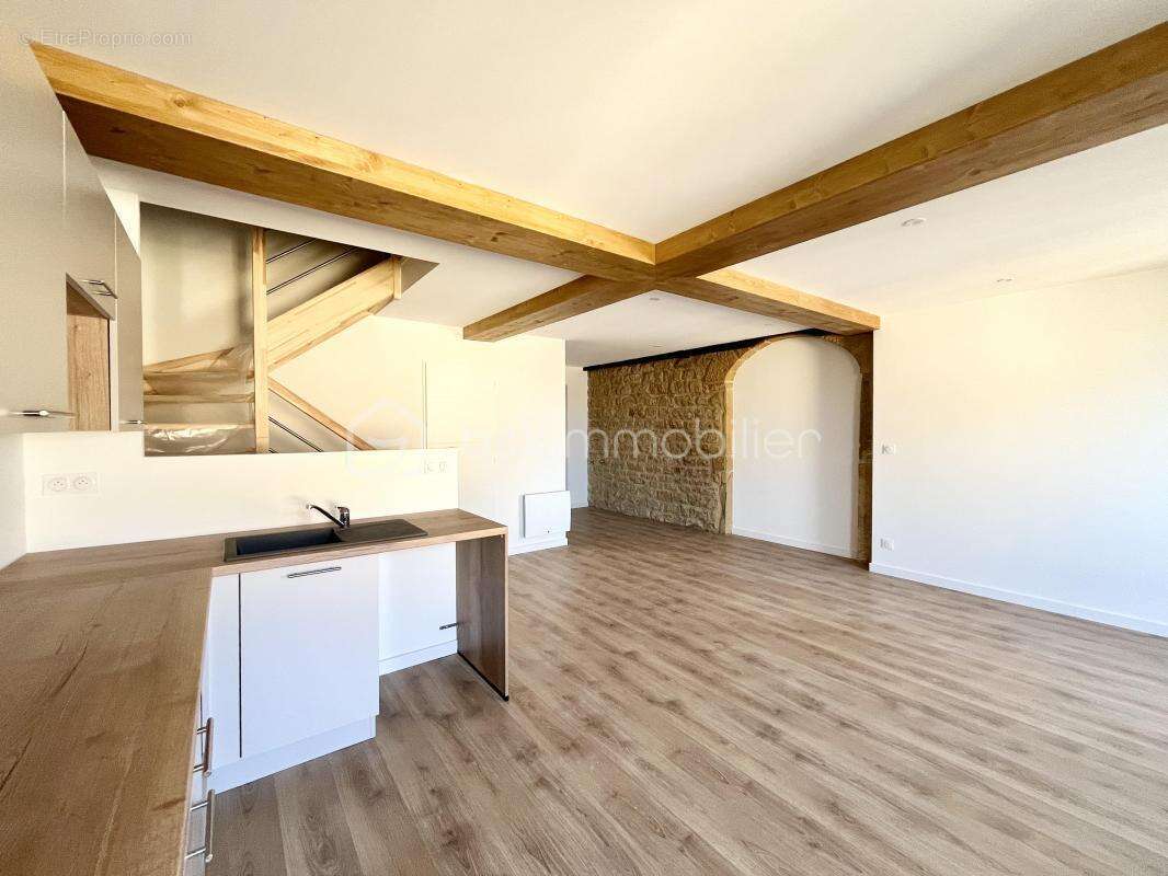 Appartement à POUILLY-LE-MONIAL