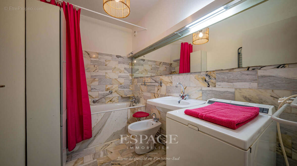 À vendre, dans le triangle d'or Concarnois - face à la mer : appartement 2 pièces avec terrasse et parking - photo 9