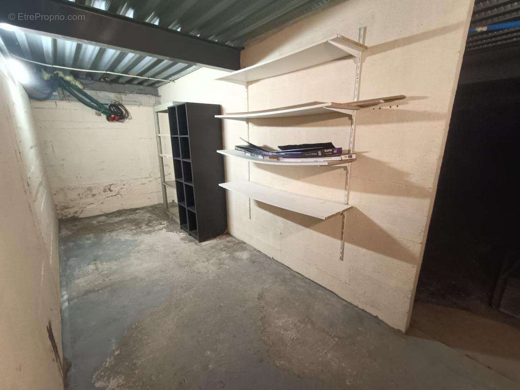 Commerce à LA SALVETAT-SAINT-GILLES