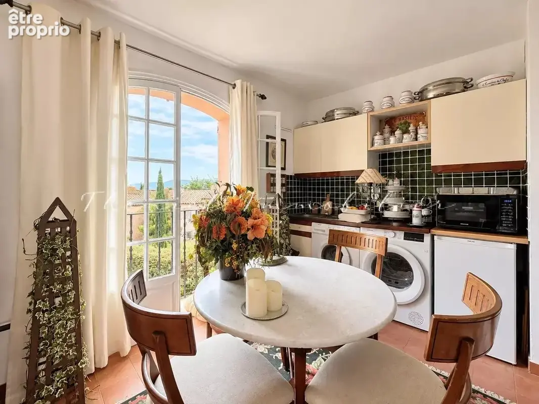 À vendre à Grimaud studio dans résidence avec piscine - photo 4