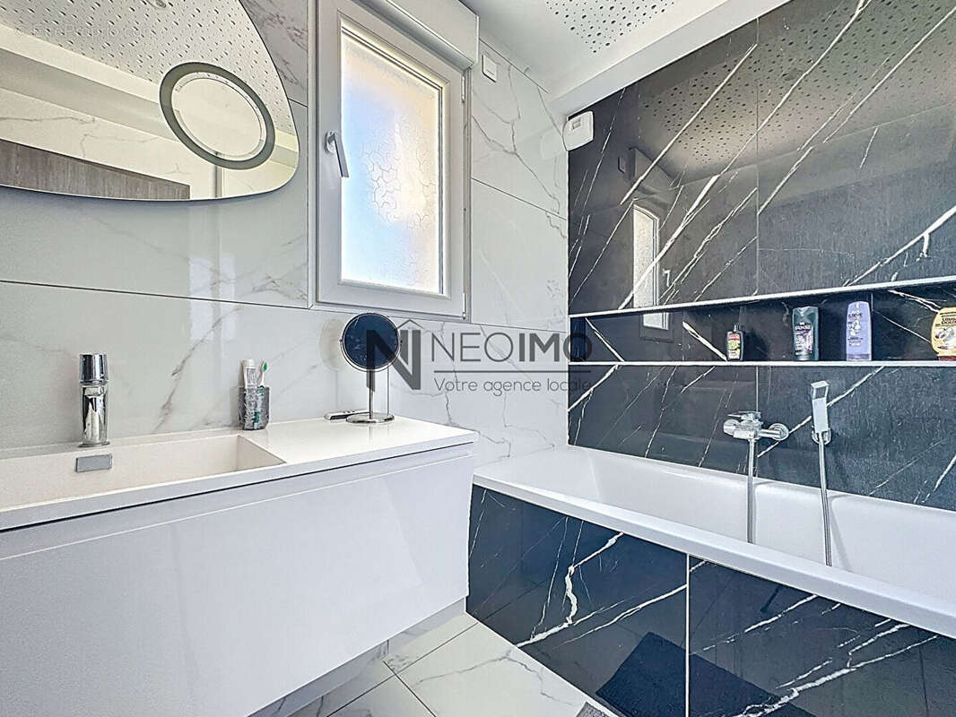 Maison à NEUFCHATEAU