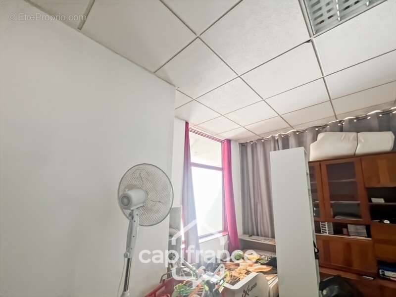 Commerce à LA LONDE-LES-MAURES