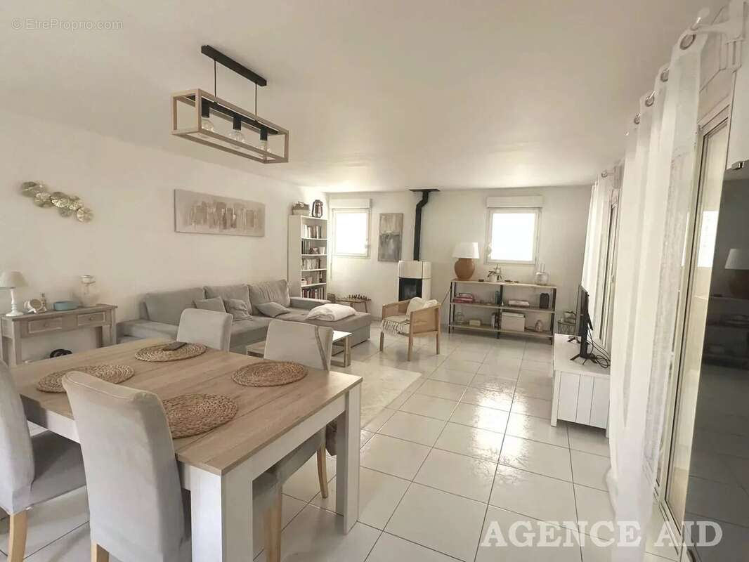 Maison à CUGES-LES-PINS