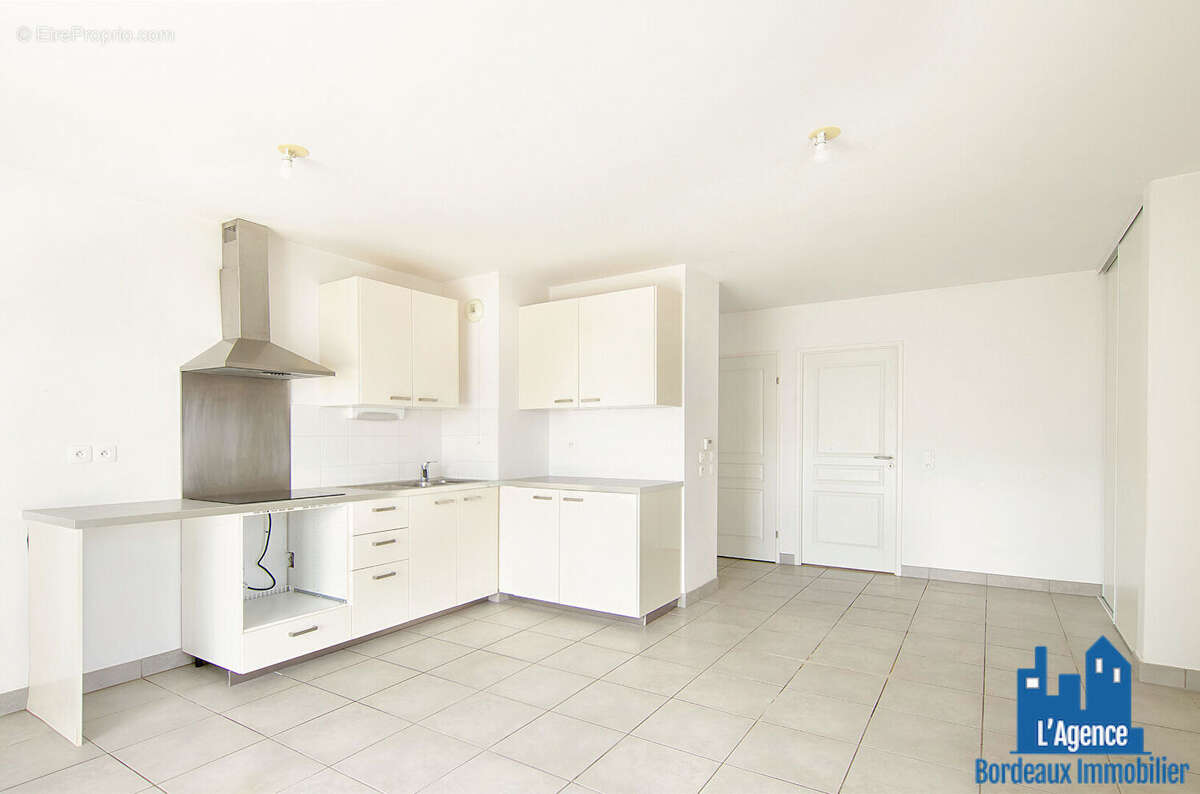 Exclusivité ! bordeaux - appartement type 2 d'environ 45 m² avec une terrasse de 20m² + place de parking en sous-sol. benoît tre - photo 3