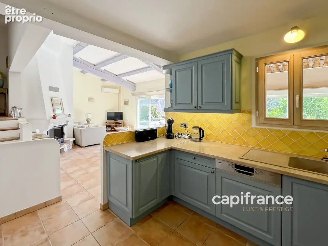Villa avec piscine - 6 pièces - BAGNOLS EN FORET (83) - photo 9