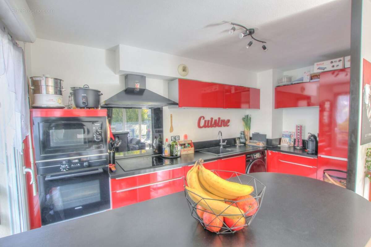 Appartement à COLLONGES