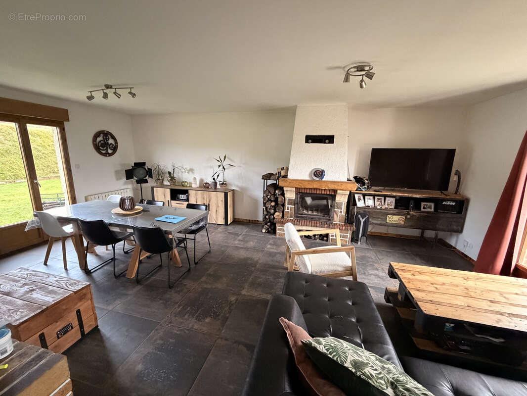 Maison à BOUVAINCOURT-SUR-BRESLE