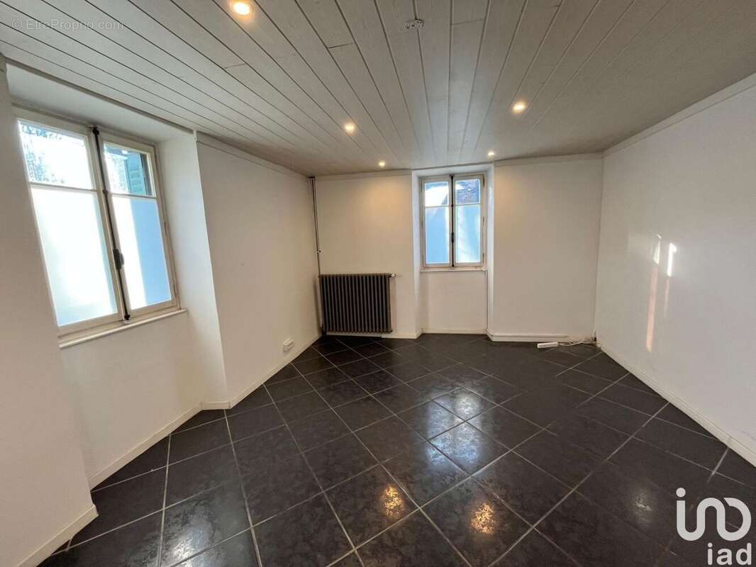 Photo 2 - Commerce à SILLINGY