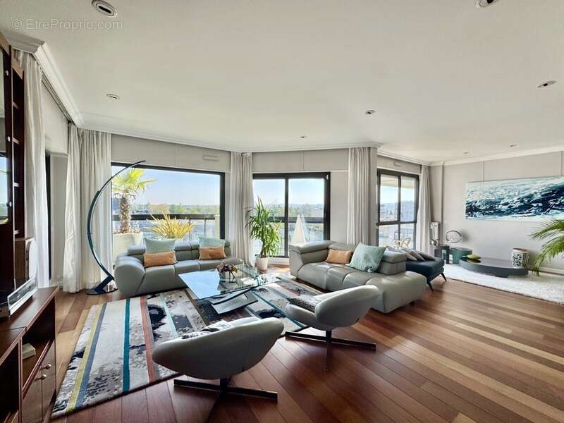 Appartement à SURESNES