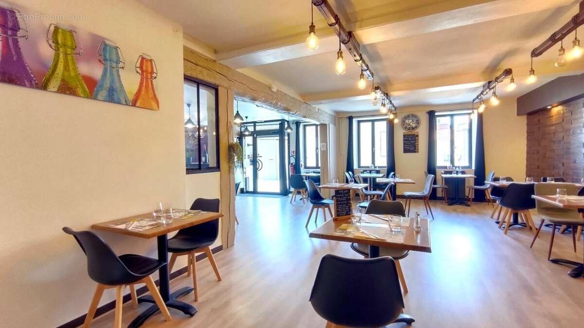Commerce 376 m² à Saint-Martin-La-Garenne  - photo 5