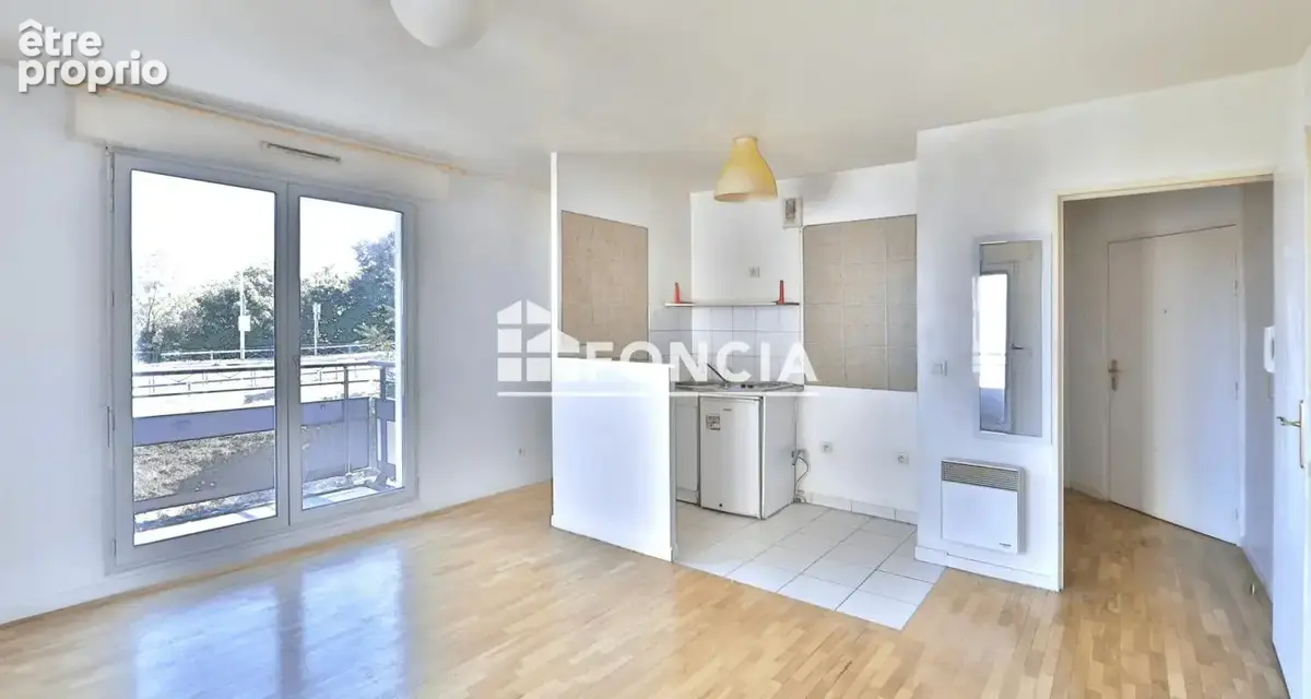 Découvrez ce studio idéalement situé dans le quartier de la Croisette, au sein d'une résidence de standing. Proche des commerces - photo 3