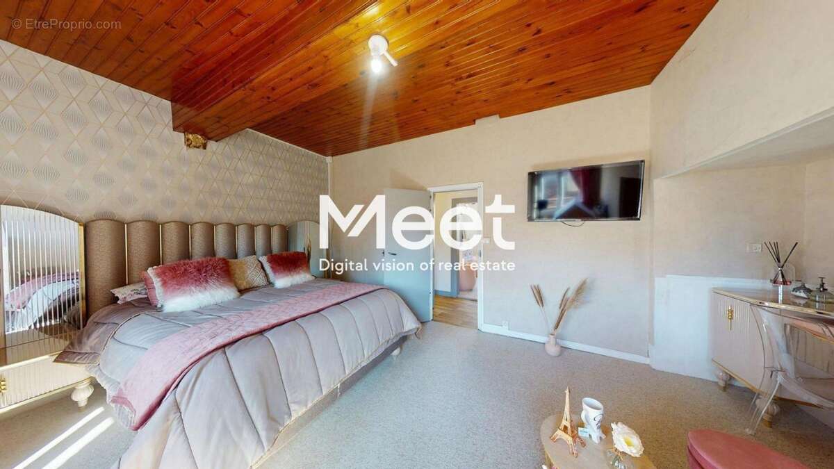 Maison à LIGNY-LE-CHATEL