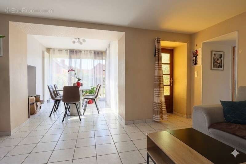 Maison à vendre 6 pièces  avec jardin 3 chambres + bureau TAUXIERES MUTRY (51) - photo 5