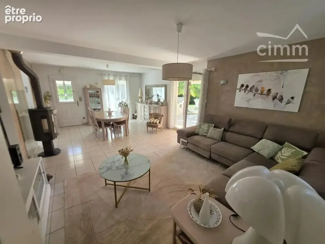 Villa individuelle de 149 m² avec piscine, espace indépendant et jardin arboré de 750 m² - photo 4