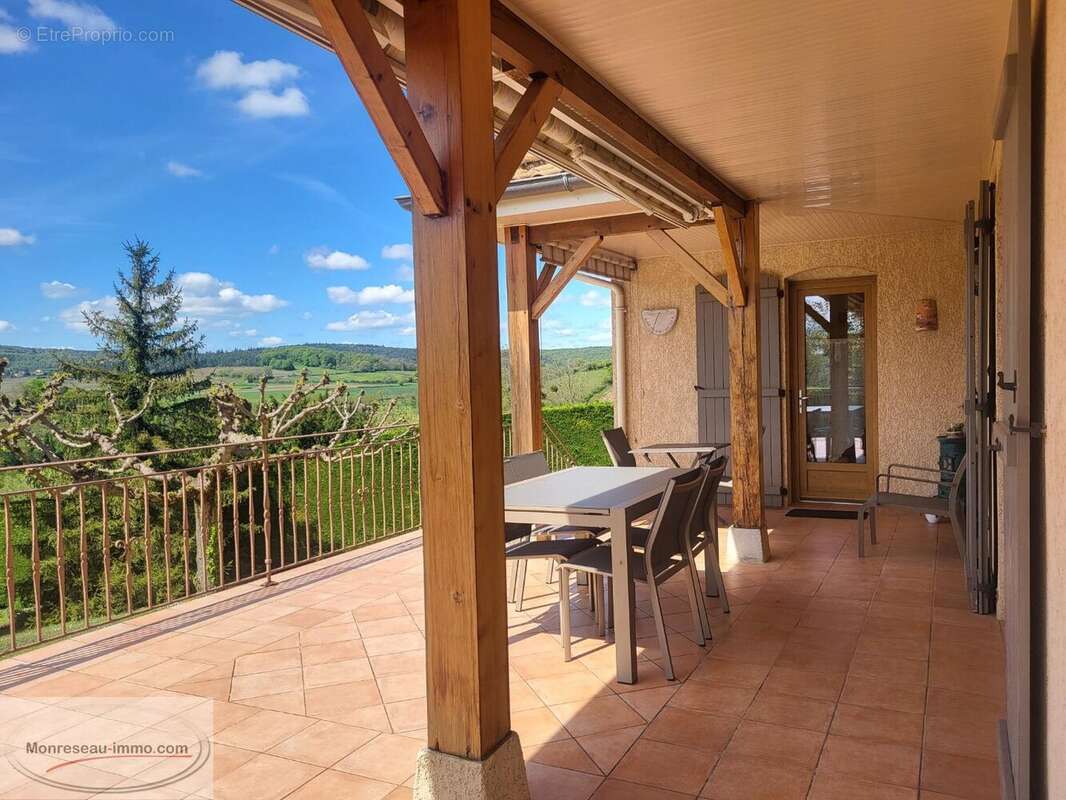 Maison à CHEVAGNY-LES-CHEVRIERES