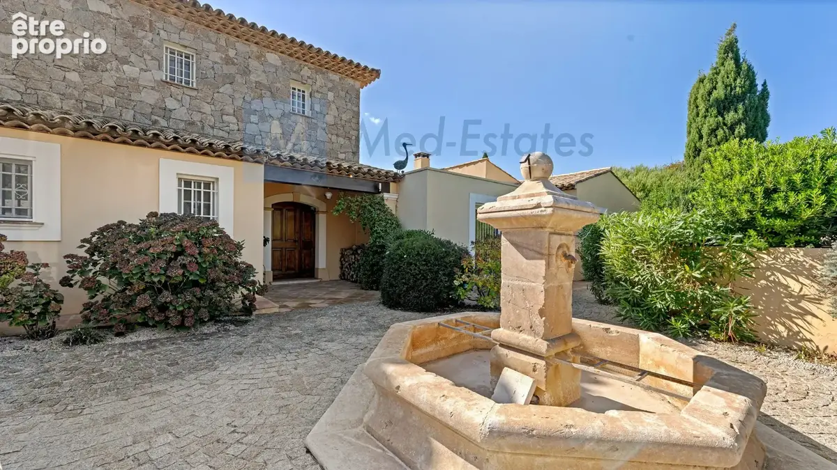 Splendide propriété provençale avec vue panoramique sur le Massif des Maures, sur un terrain plat de 3 000 m² - photo 23
