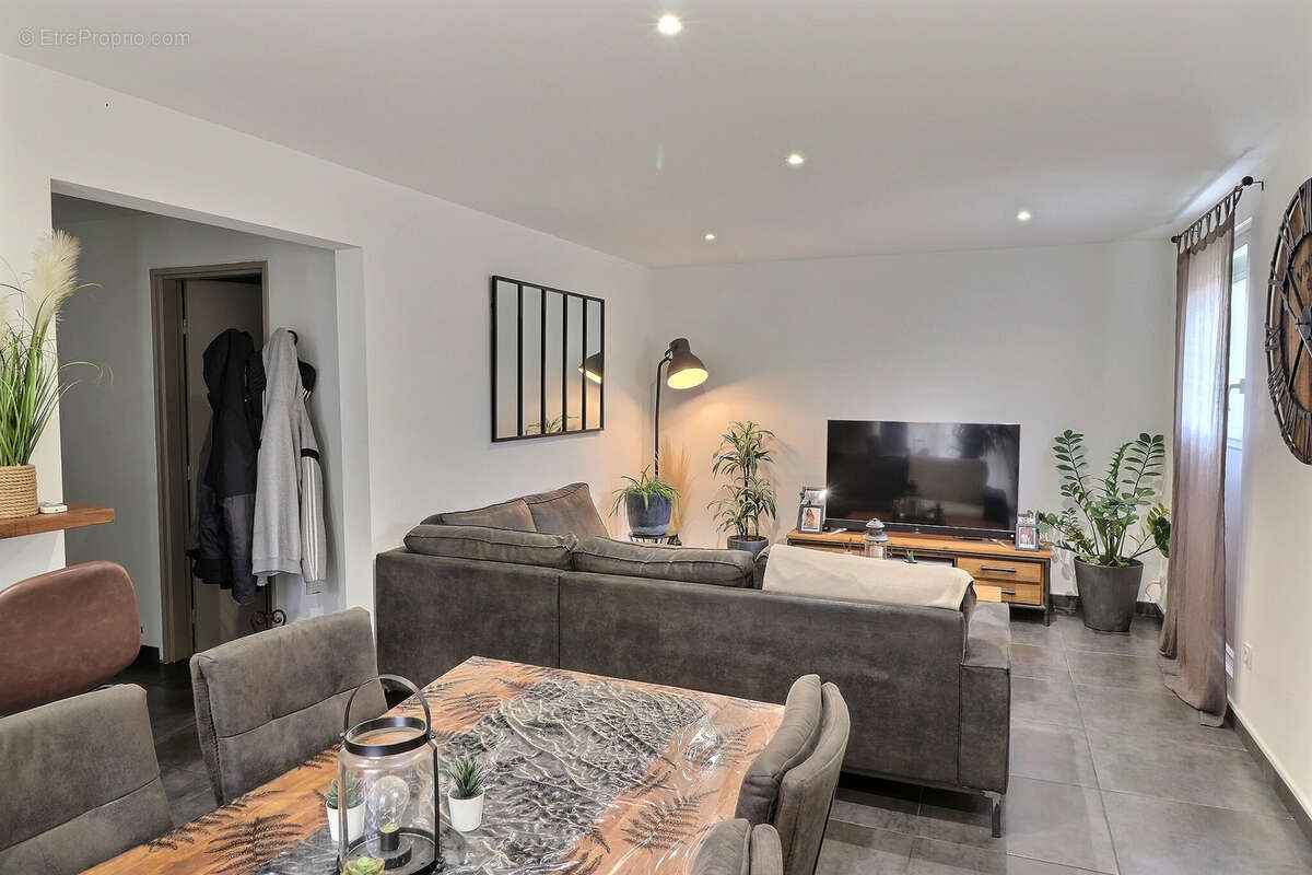 Appartement à LATTES