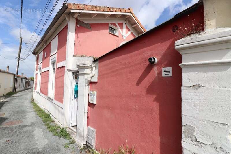 Maison de ville à vendre 3 pièces ROCHEFORT (17) - photo 5