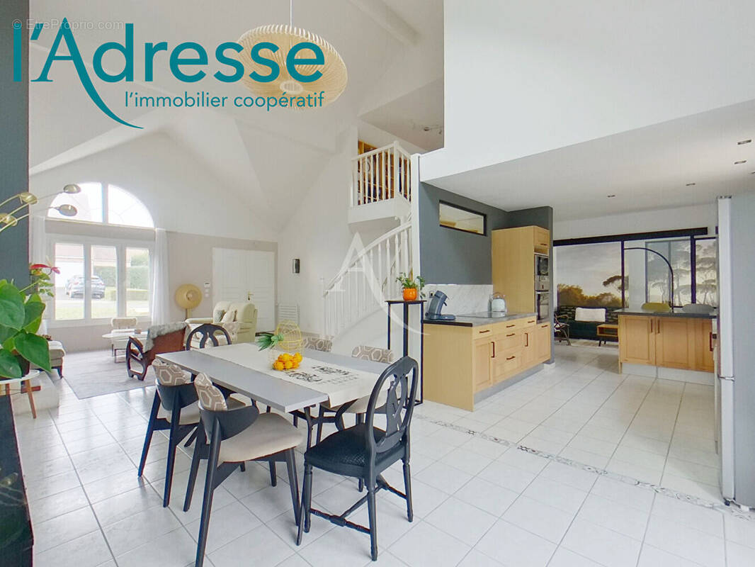 Maison à SAINT-THIBAULT-DES-VIGNES