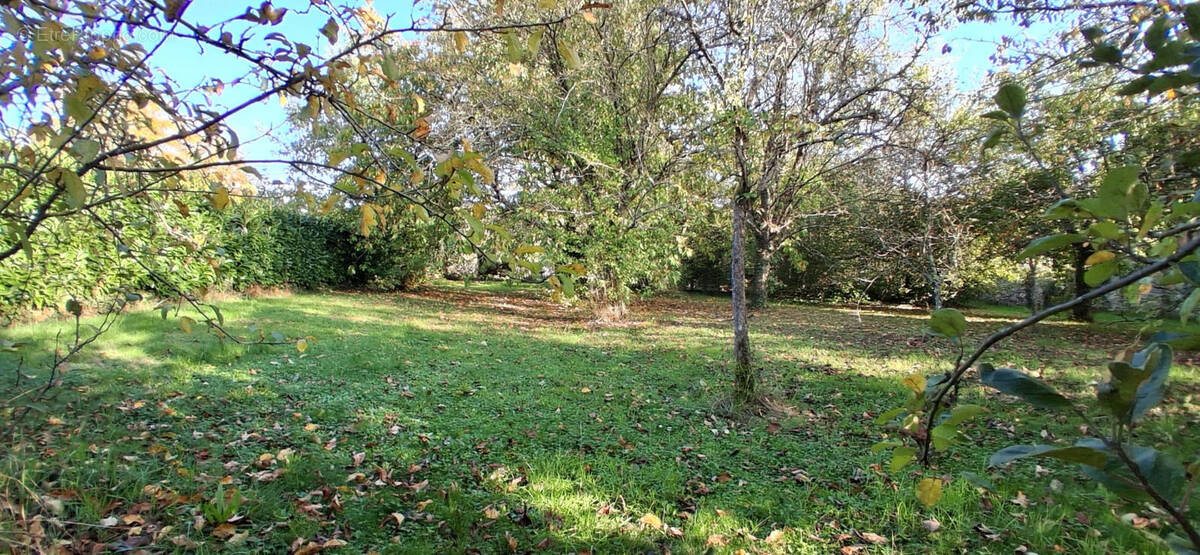 Terrain à JOUY-SUR-MORIN