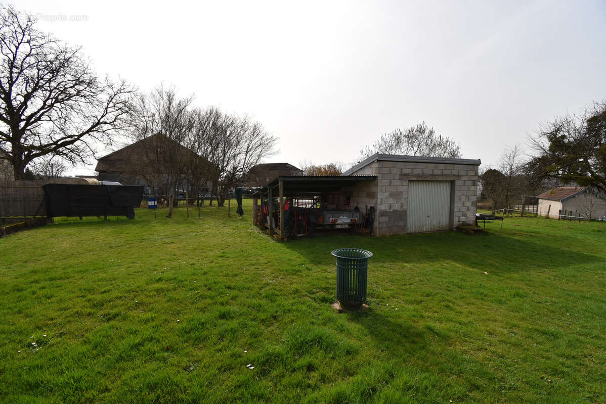Maison à FLEUREY-LES-SAINT-LOUP