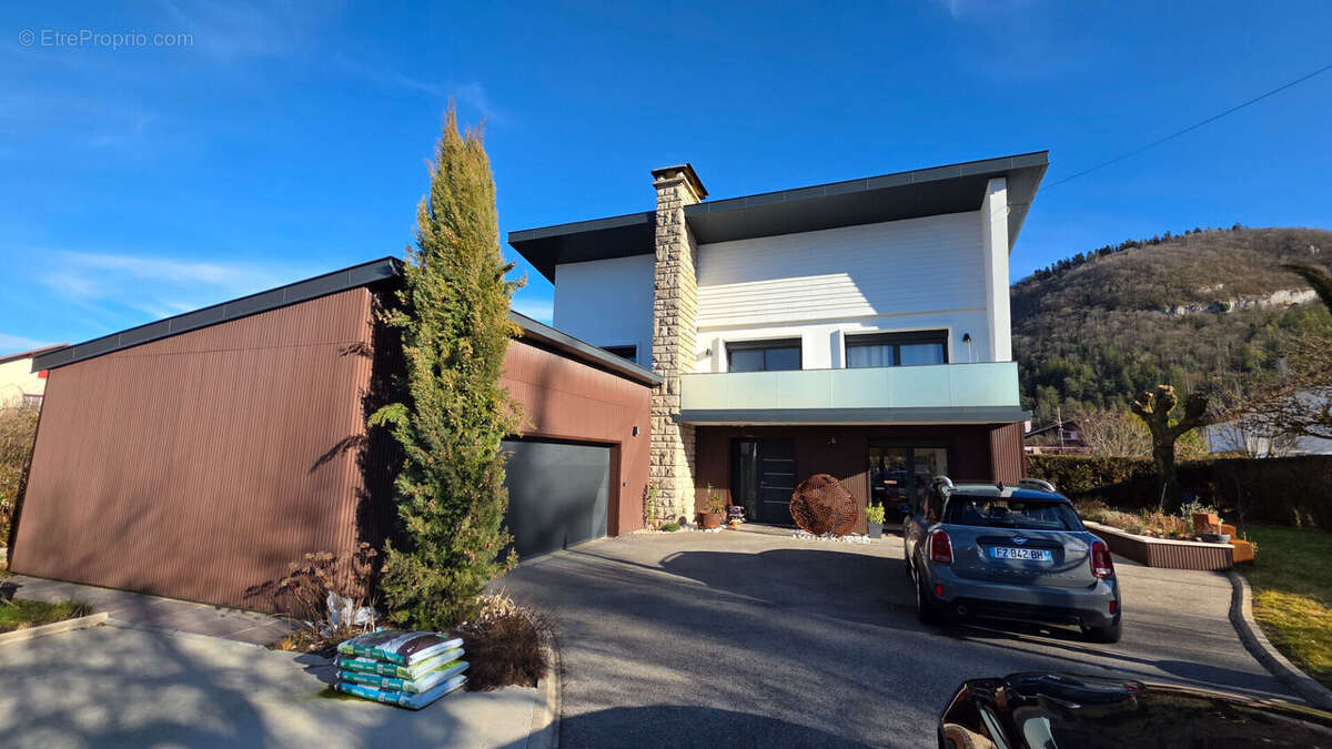 Maison à MONTREAL-LA-CLUSE