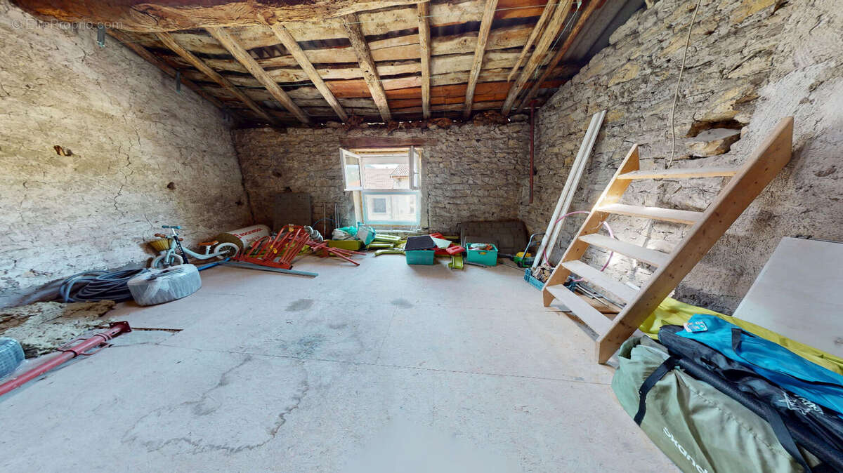 Maison 100 m² à Poncin  - photo 10