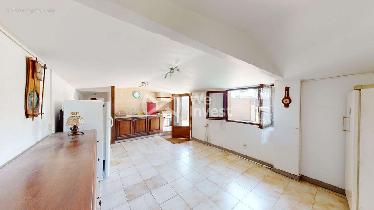 Commerce à SAINT-JEAN-DE-VEDAS