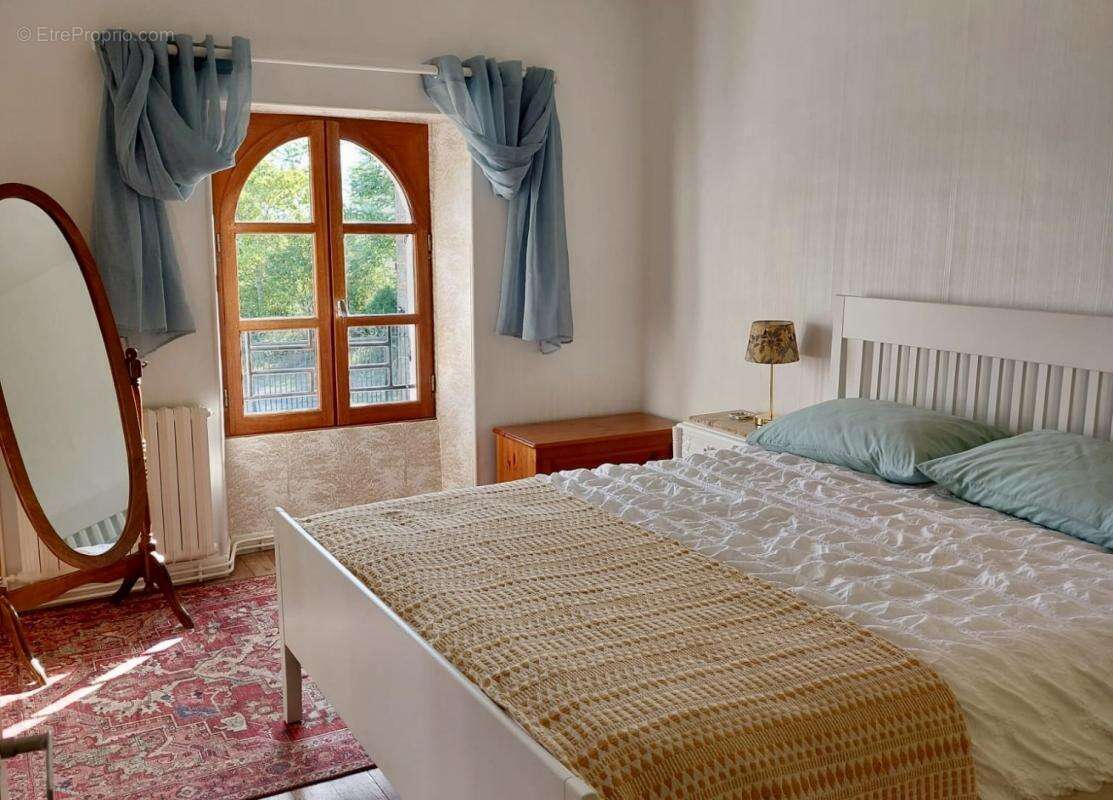 Maison à SAINT-JEAN-D'ANGELY